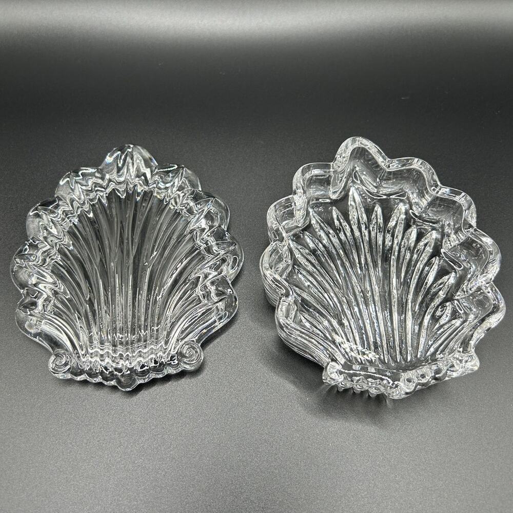 Vintage Sea Shell Shaped Small Glass Trinket Box - Picture 3 of 7